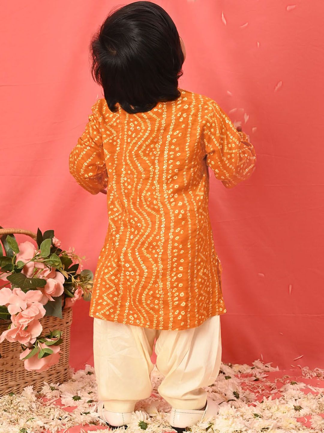 VASTRAMAY Boys Bandhani Printed Band Collar Straight Kurta With Patiala