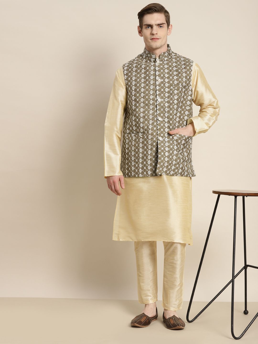 SOJANYA Men Solid Kurta with Churidar & Embroidered Ethnic Motifs Nehru Jacket