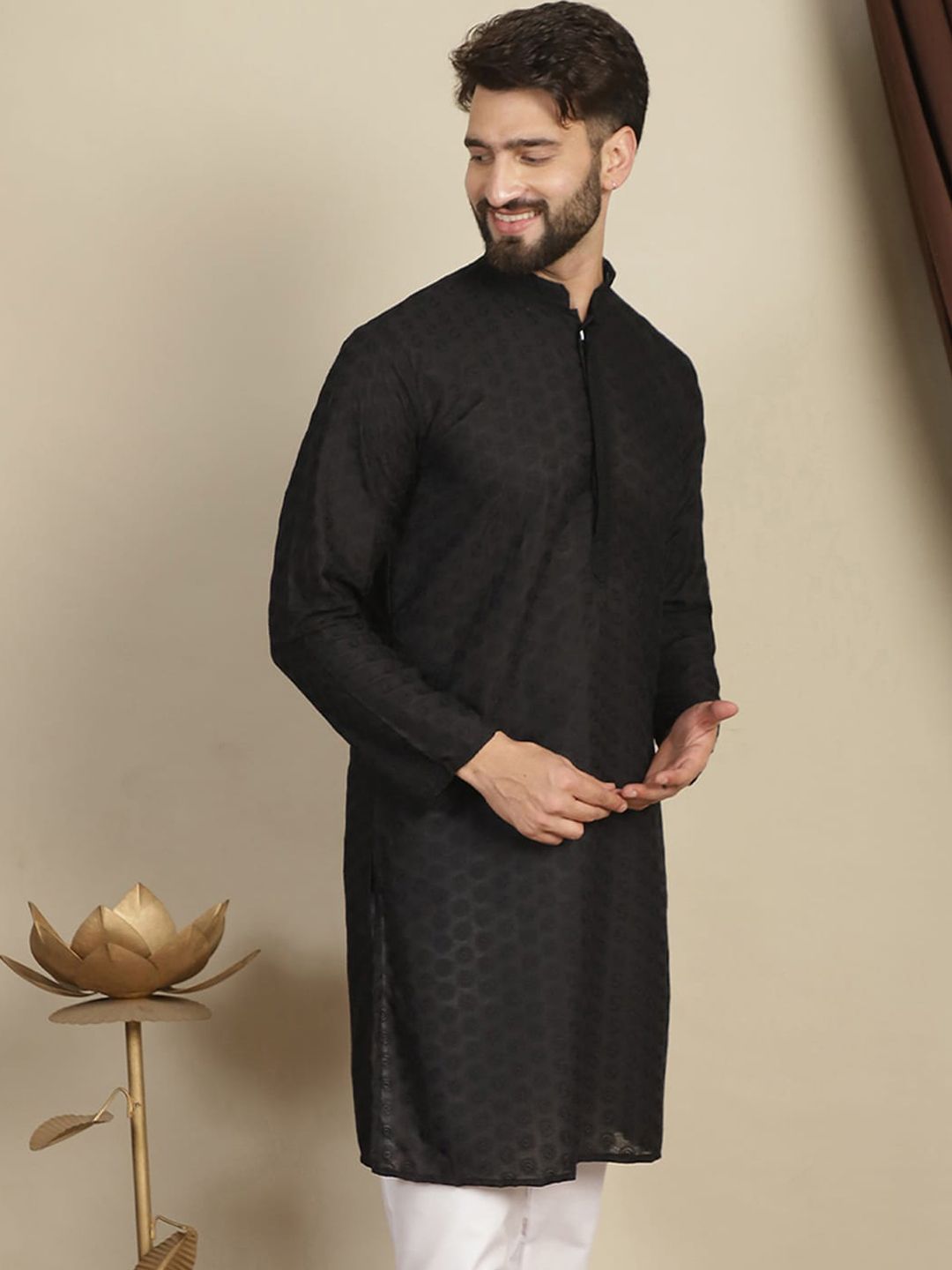 Anouk Motif Etnik Hitam Bersulam Kolar Mandarin Kurta Lurus Kapas Tulen
