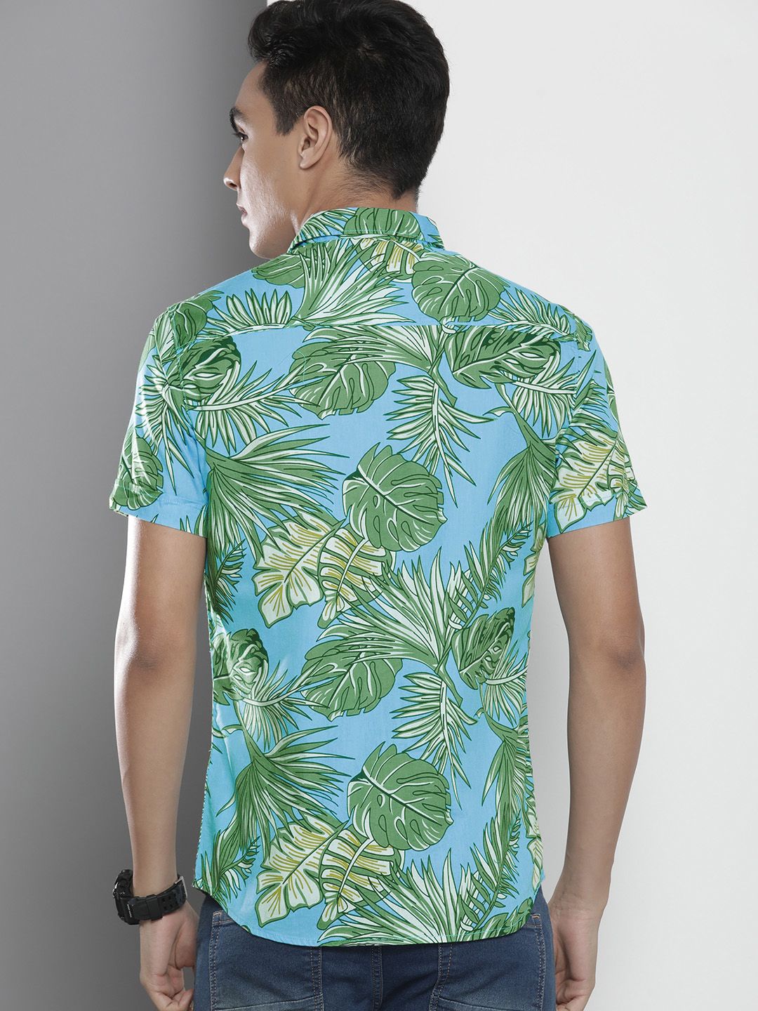 The Indian Garage Co Men Slim Fit Floral Print Resortwear Shirt