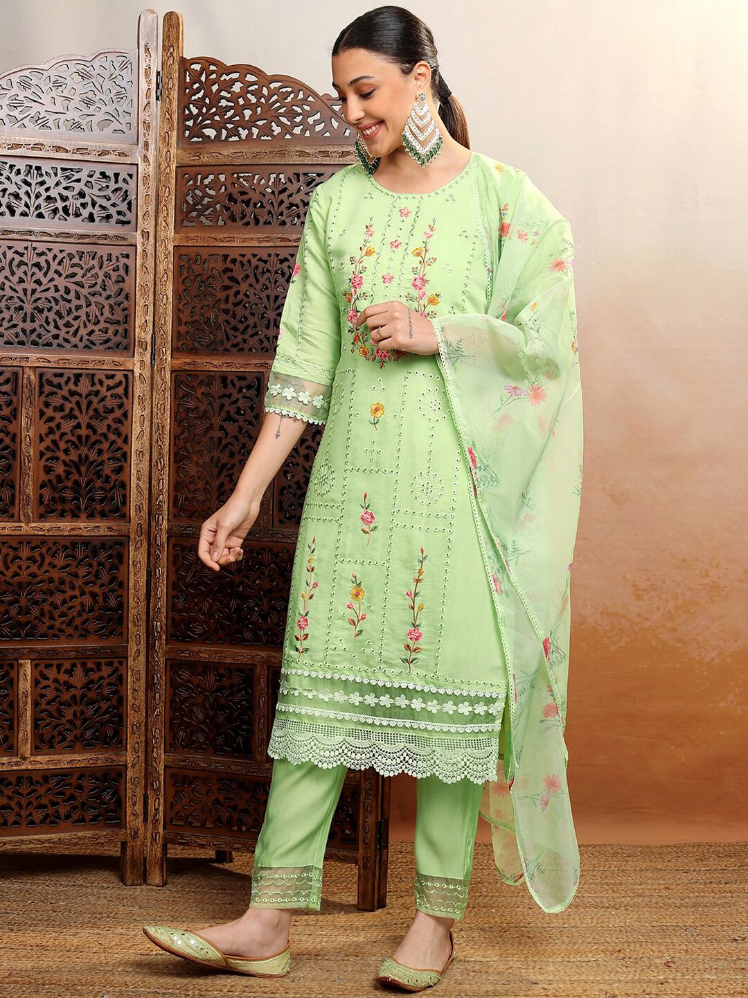 Vishudh Floral Embroidered Thread Work Straight Kurta With Trousers & Dupatta