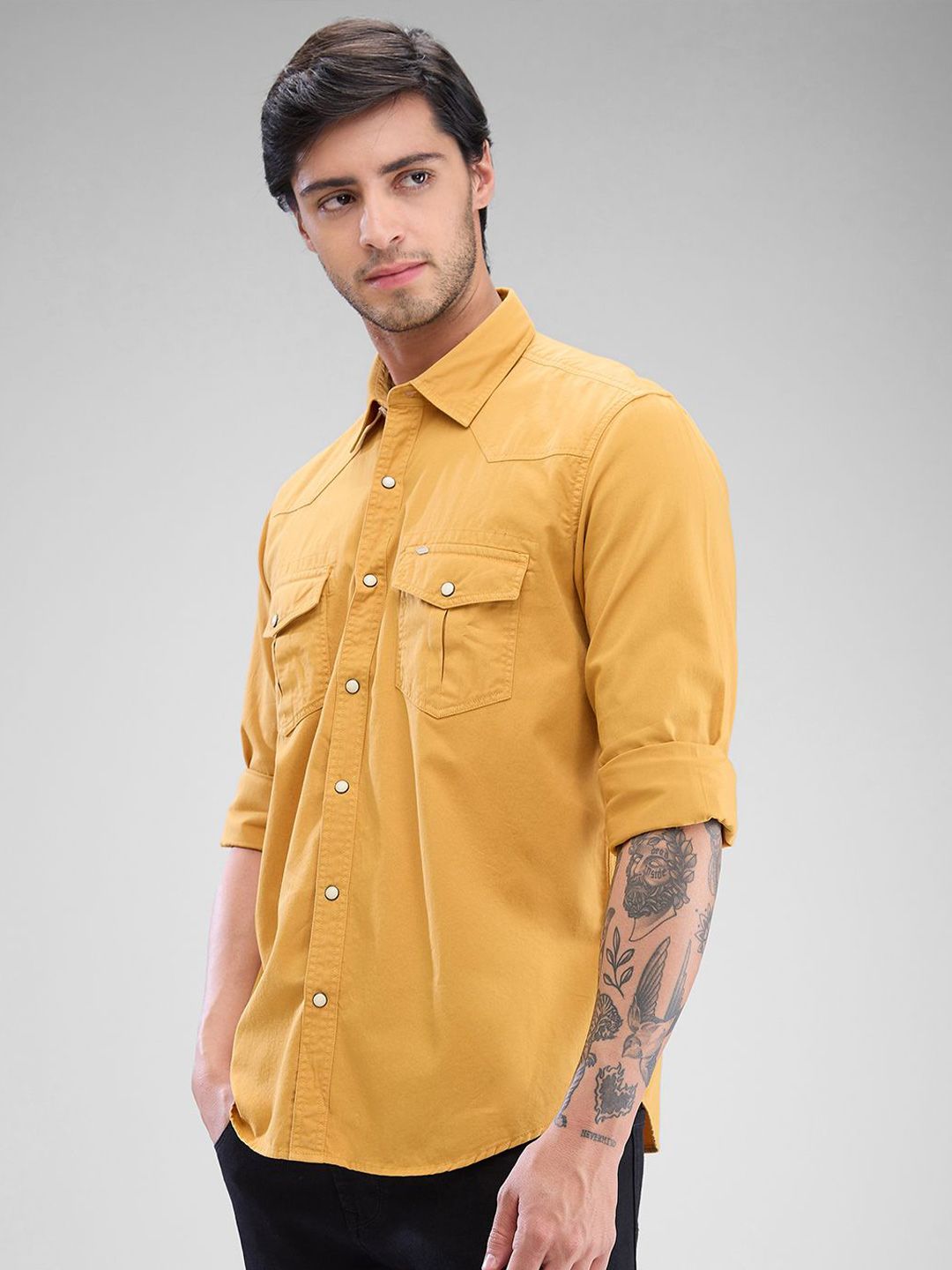 SPYKAR Men Solid Pocket Detailing Slim Fit Casual Shirt