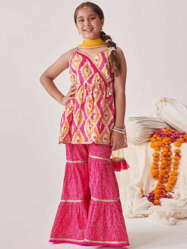 pspeaches Girls Floral Printed Regular Kurta with Sharara & With Dupatta