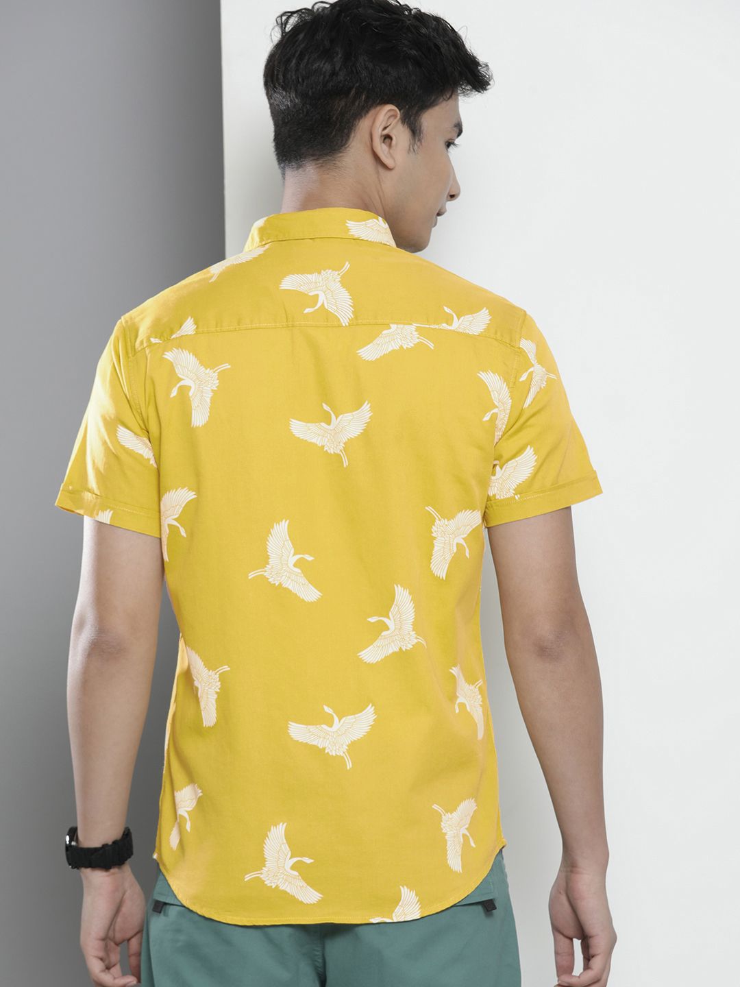 The Indian Garage Co Men Slim Fit Conversational Printed Resortwear Shirt