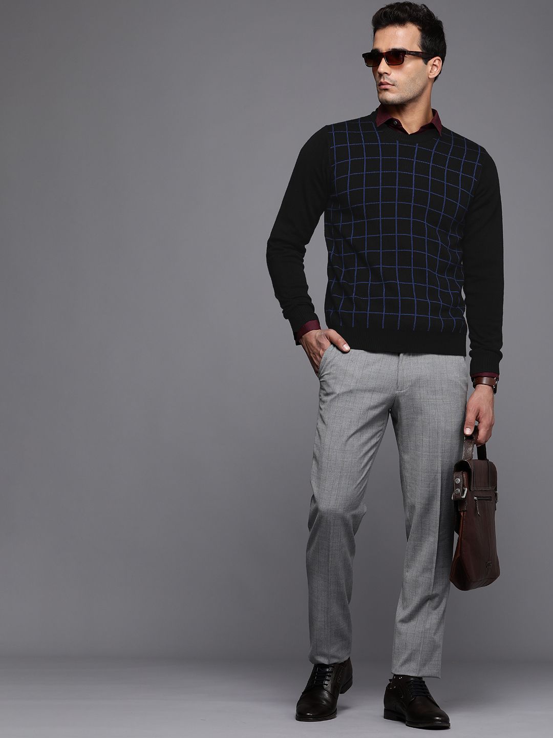Raymond Men Black & Blue Checked Round Neck Long Sleeves Pullover