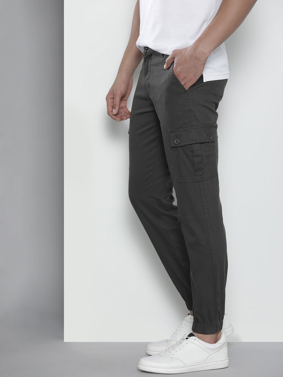 The Indian Garage Co Men Charcoal Grey Slim Fit Cargos Trousers