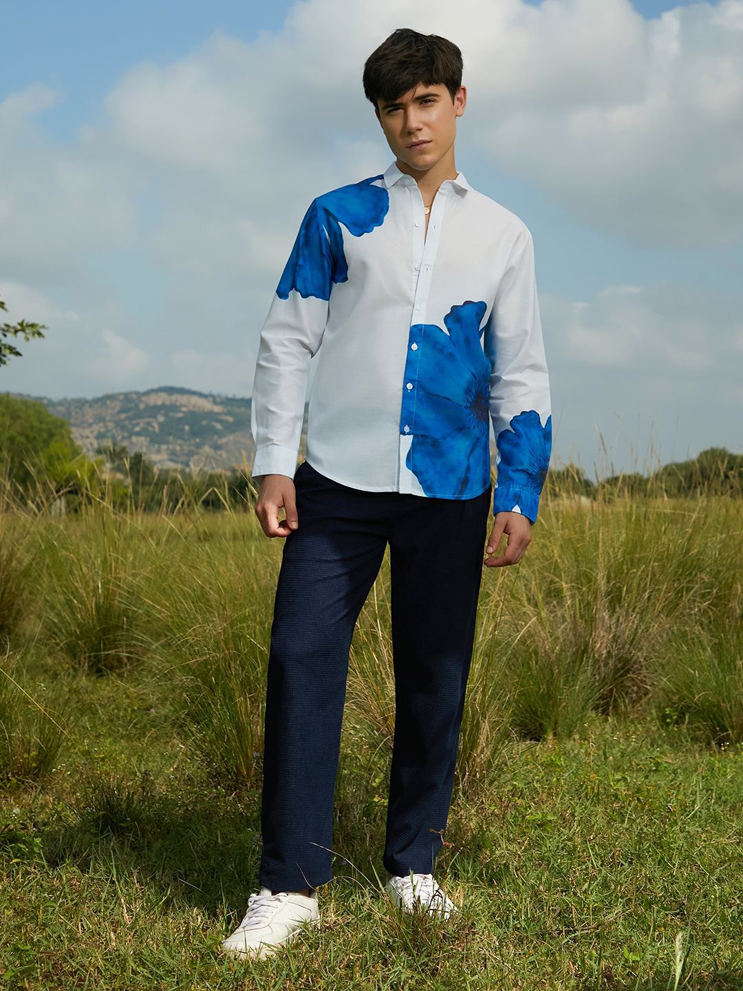 Campus Sutra Men Relaxed Fit Spread Collar Floral Printed Cotton Casual Shirt