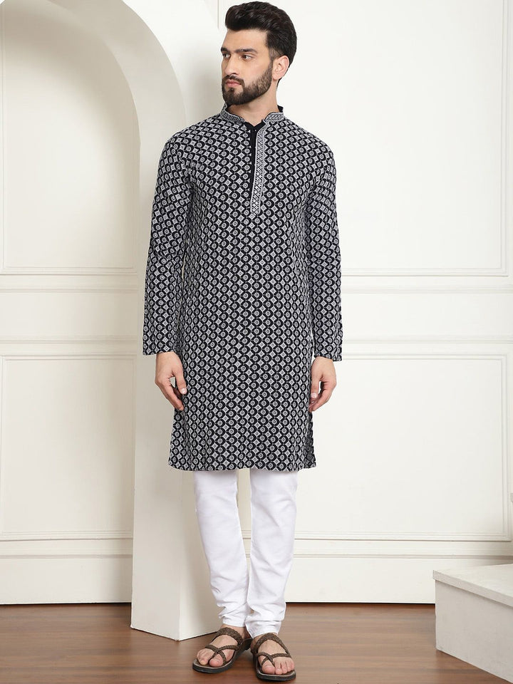SOJANYA Floral Embroidered Regular Thread Work Pure Cotton Kurta with Churidar