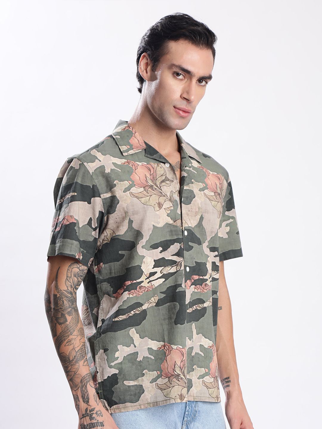 Bene Kleed Men Printed Cuban Collar Short Sleeves Relaxed Fit Casual Shirt