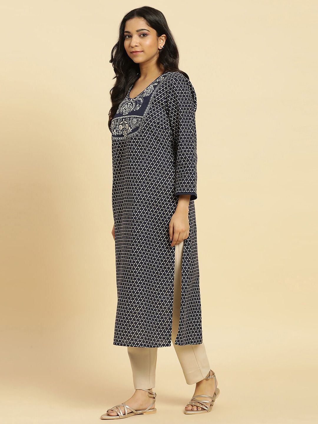 W Geometric Printed Yoke Design V neck Straight Kurta