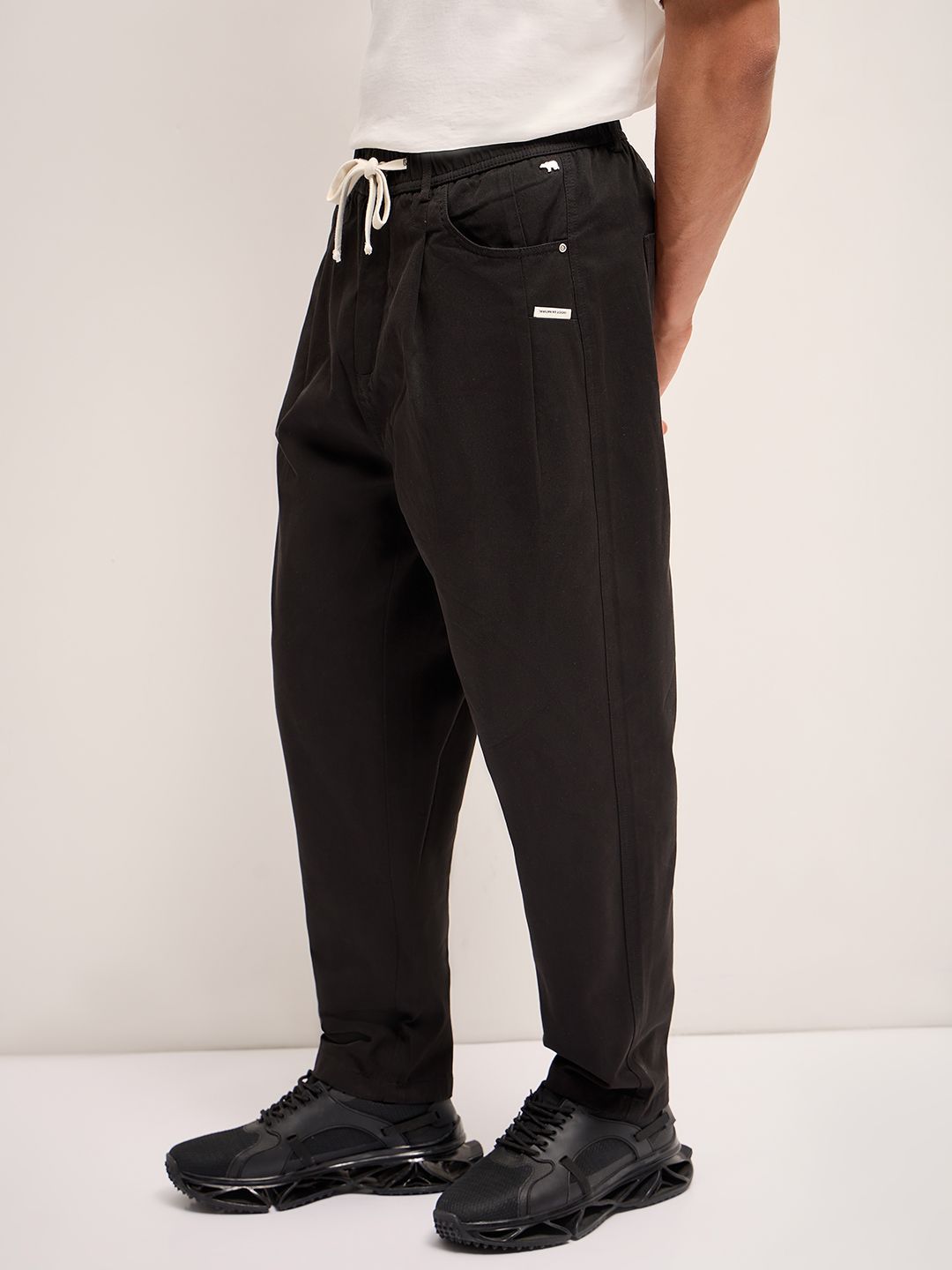THE BEAR HOUSE Men Solid Relaxed Fit Pure Cotton Casual Pant