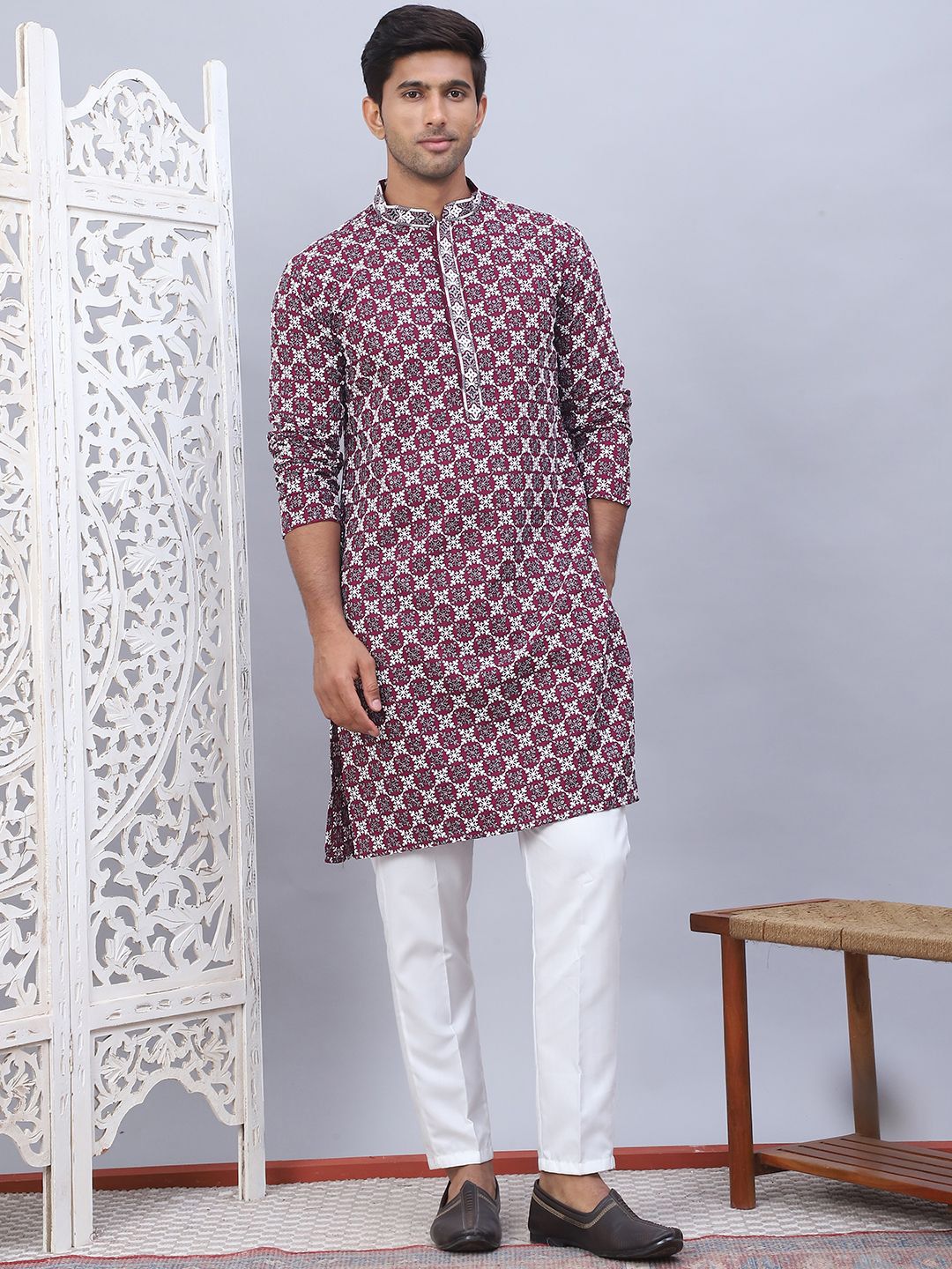 Jompers Floral Embroidered Thread Work Mandarin Collar Straight Kurta dengan Piyama