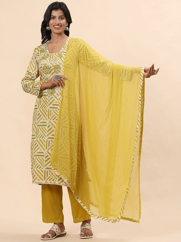 Mamicha Women Floral Printed Regular Pure Cotton Kurta with Palazzos & With Dupatta