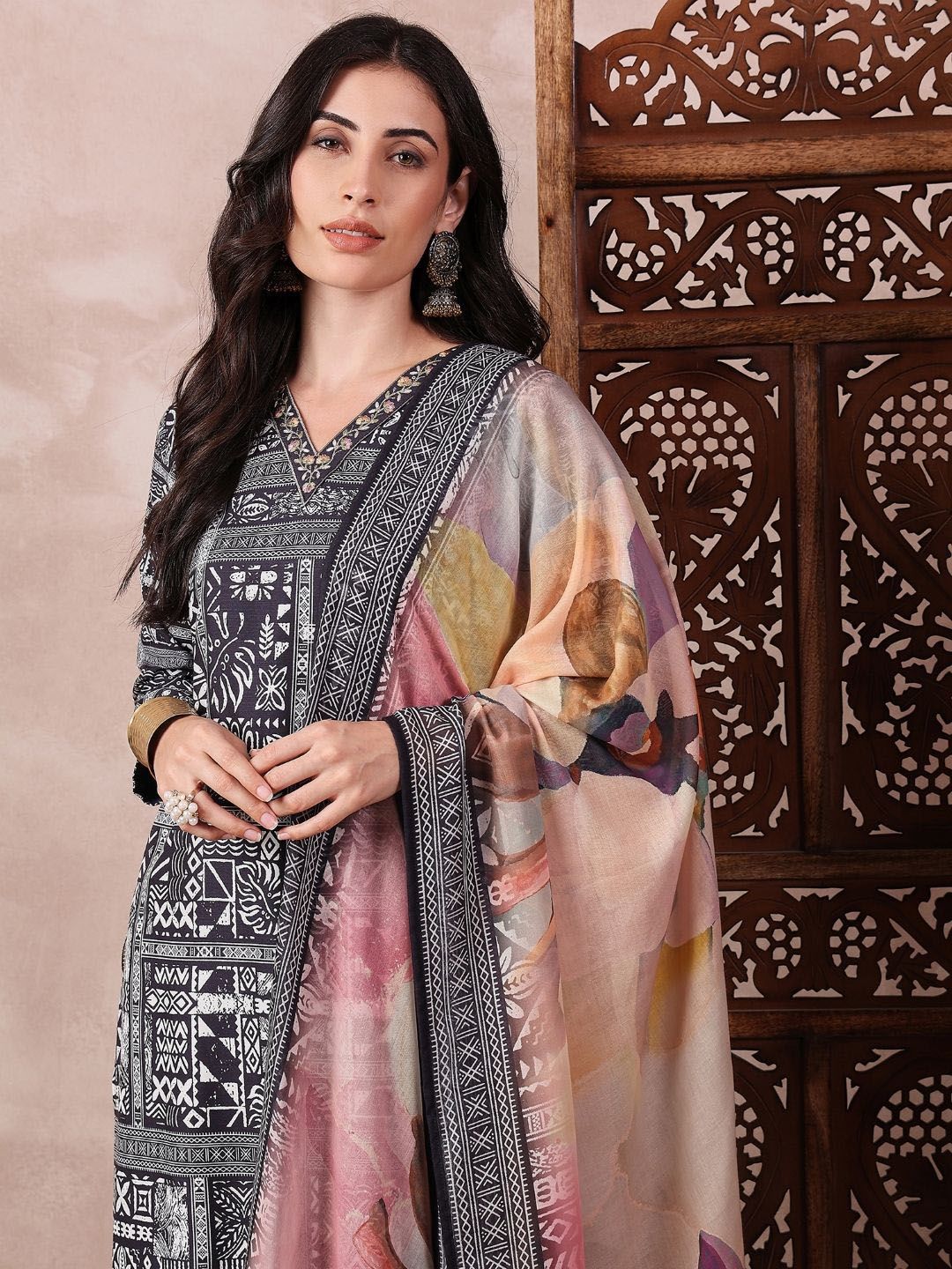 KALINI Geometric Printed Thread Work Straight Kurta with Trousers & Dupatta