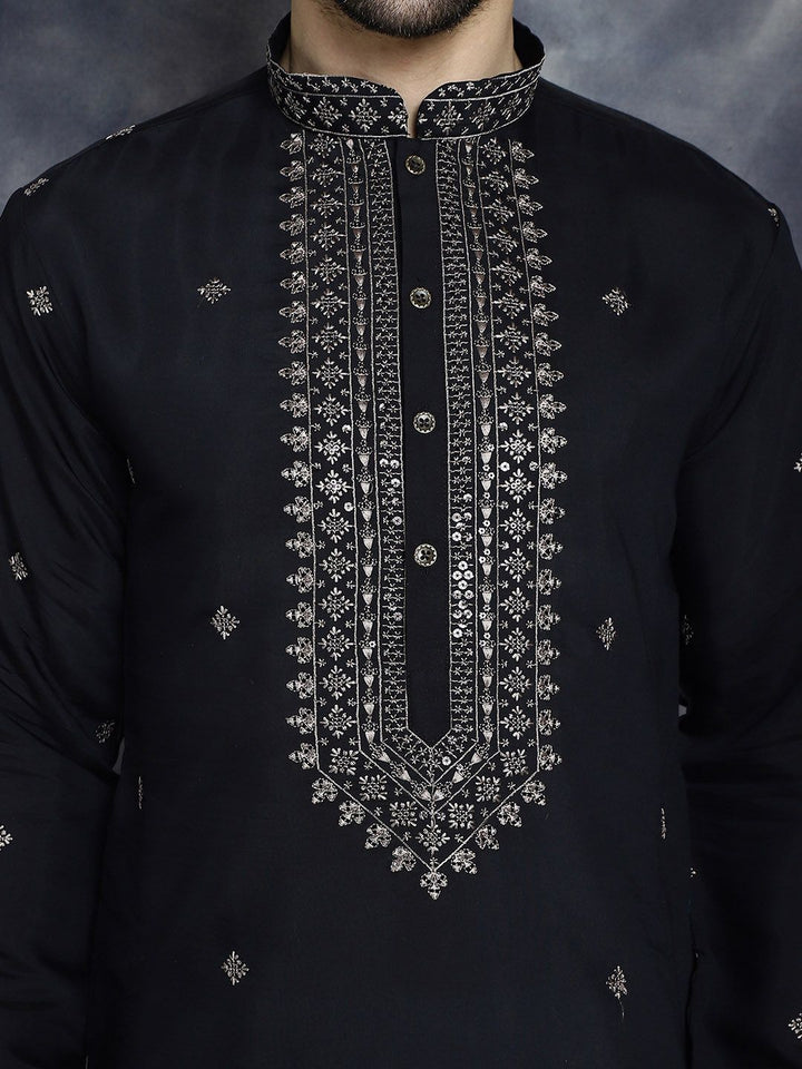 Jompers Mandarin Collar Sequins Embroidered Kurta