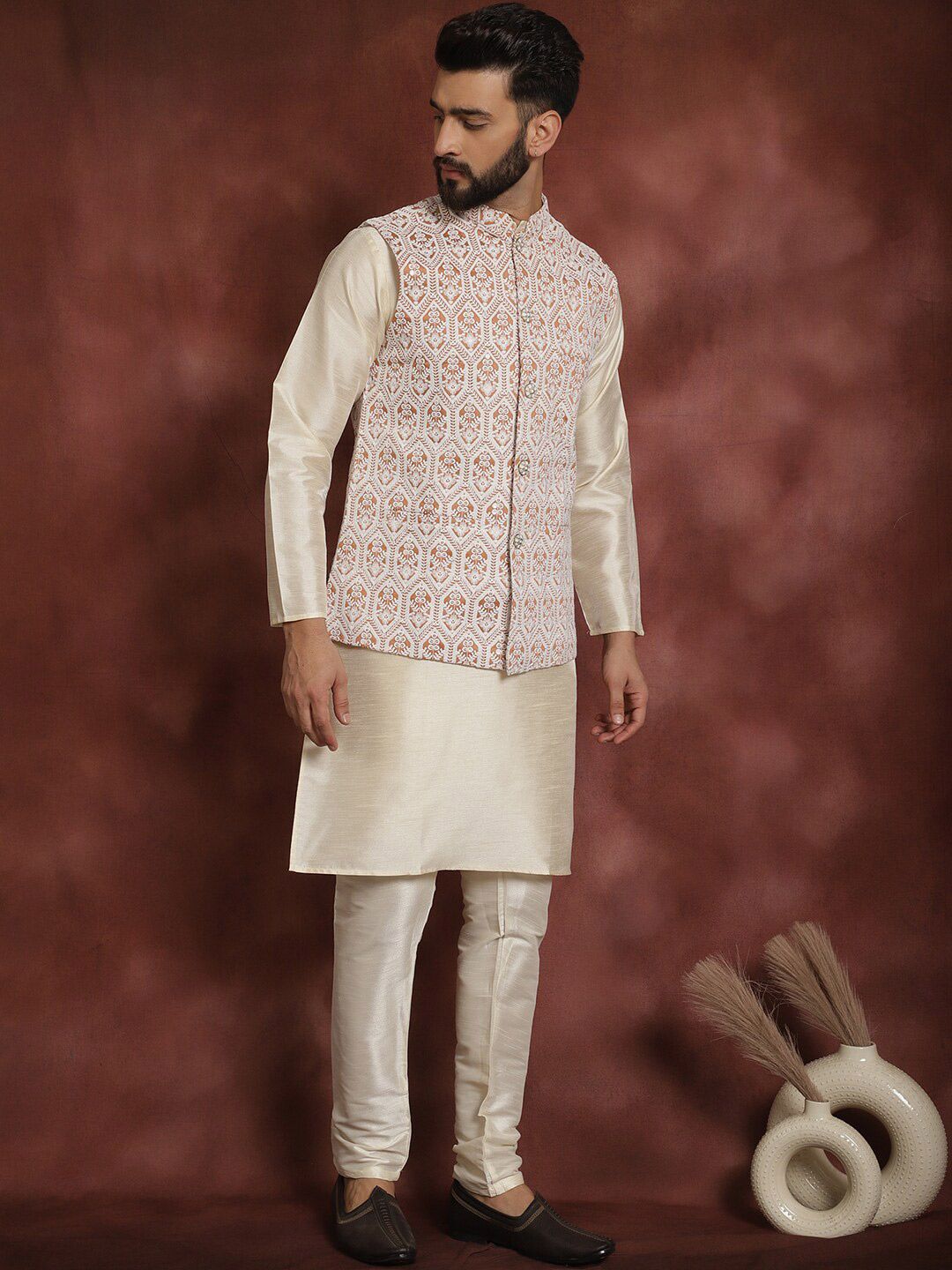 Anouk Cream Kolar Mandarin Churidar Kurta Lurus Dengan Churidar