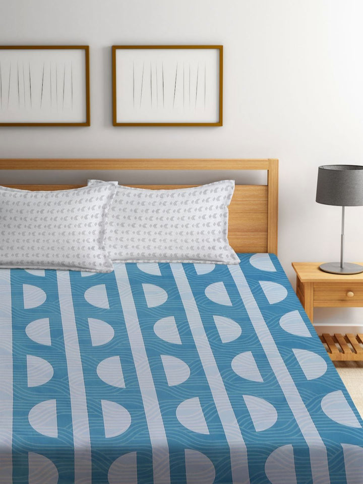 Myntra Elegant Homes Biru Kapas Geometrik 300 TC Dilengkapi Cadar King Halus dengan 2 Sarung Bantal-250 x 220 cm
