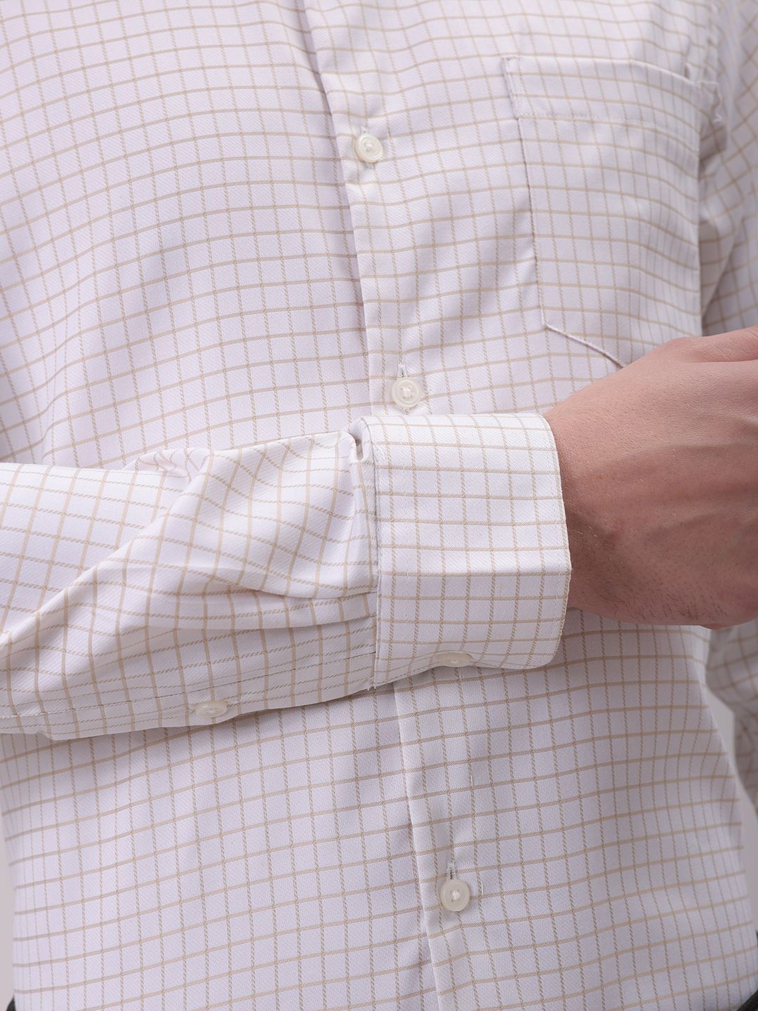 The Indian Garage Co. X Luxe Men Cutaway Collar Checked Slim Fit Formal Shirt