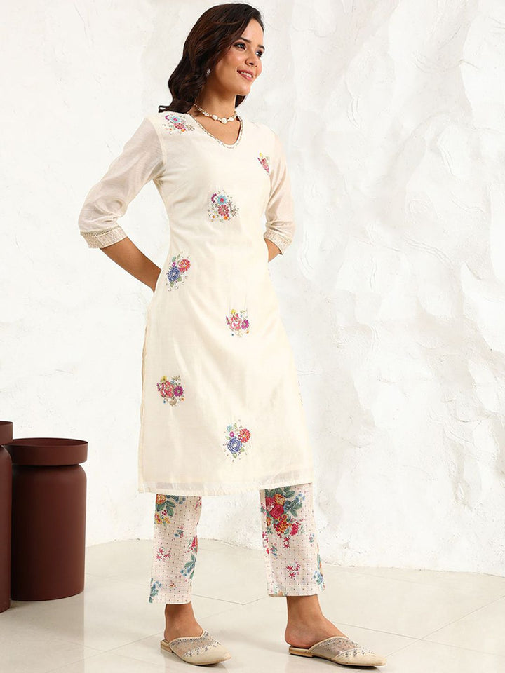 W Women Floral Printed Regular Thread Work Kurta with Trousers & With Dupatta