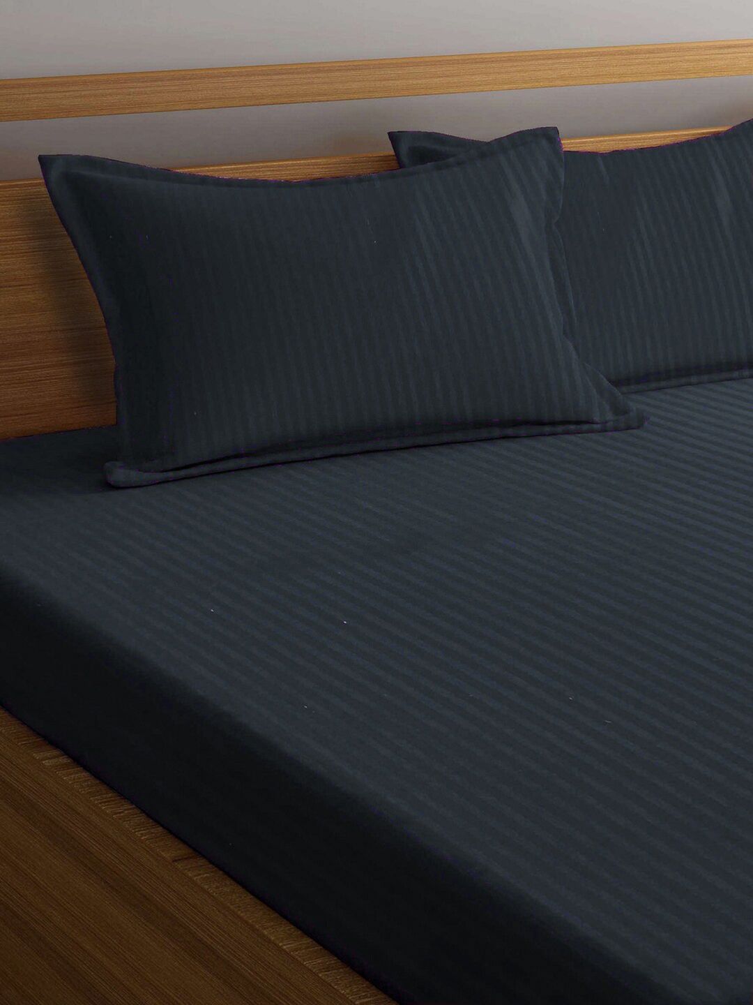 KLOTTHE Black Solid Striped Flat 300TC King Bedsheet with 2 Pillow Covers-225X150 cm