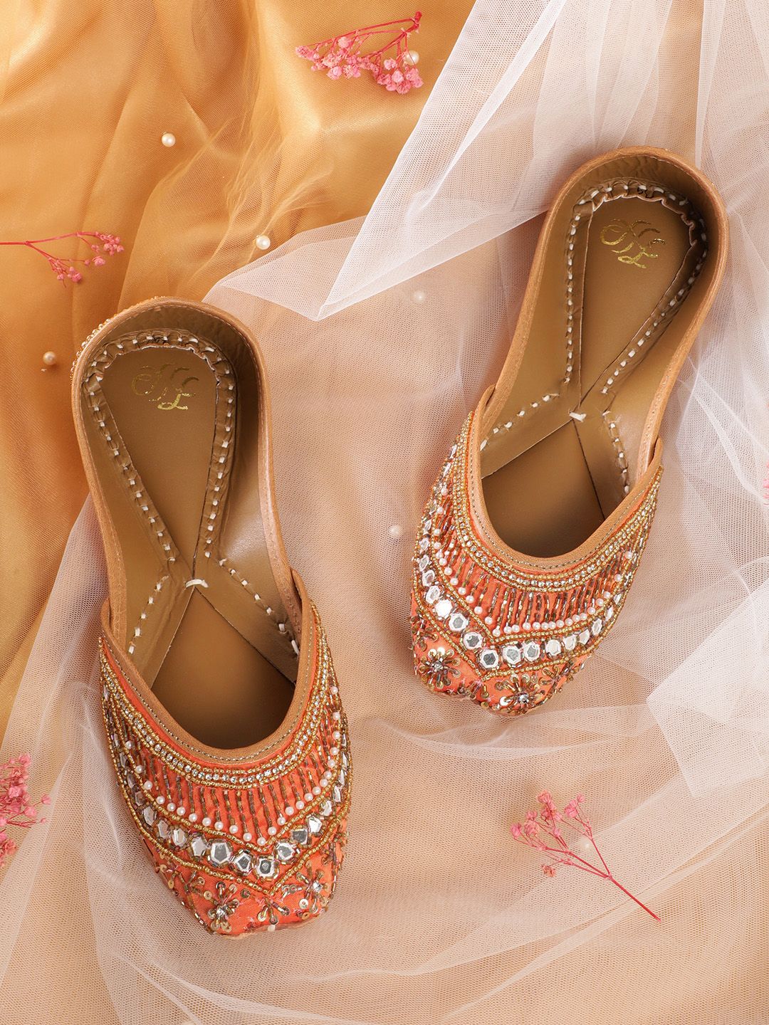 House of Pataudi Embellished With Ethnic Motif Mojaris
