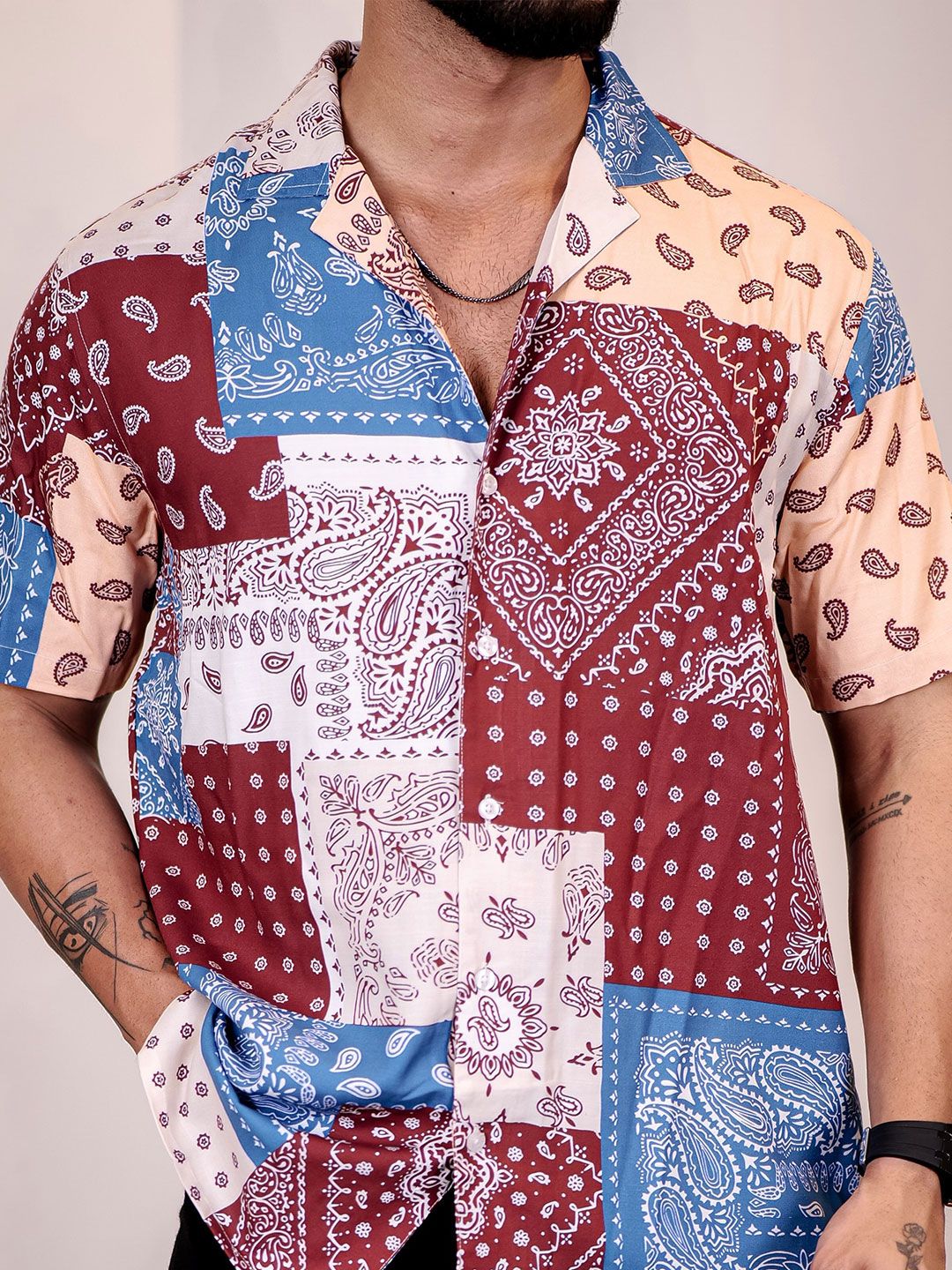 Baju Kasual Eszett Lelaki Motif Etnik Bercetak Kolar Cuba