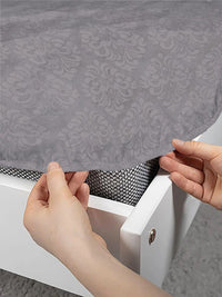Klotthe Grey Floral Timbul Dilengkapi Cadar 300 TC King dengan 2 Sarung Bantal