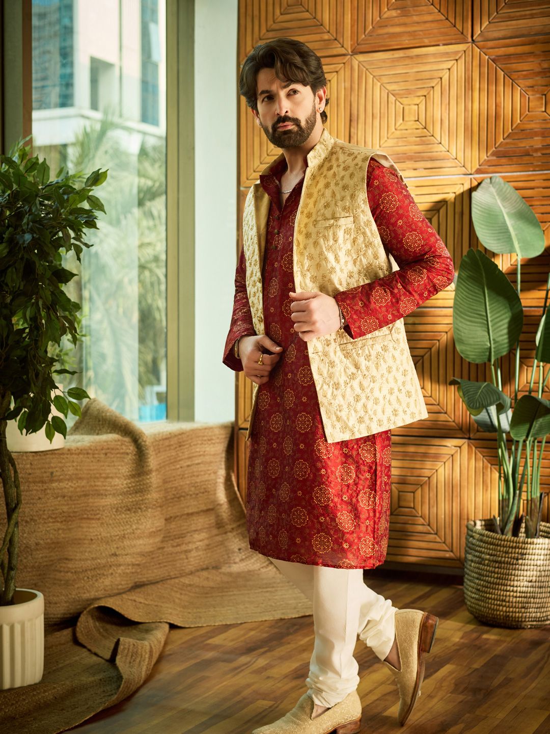 SOJANYA Floral Printed Mandarin Collar Straight Kurta With Pyjamas And Nehru Jacket