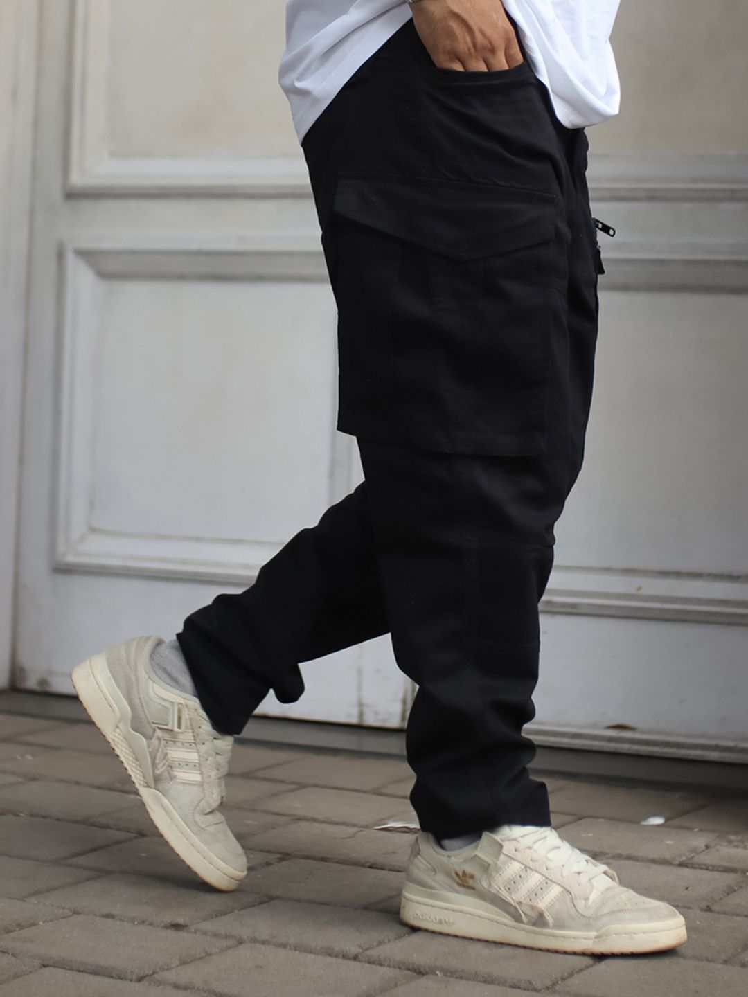 Powerlook Men Black Clean Look Pure Cotton Cargo Jeans