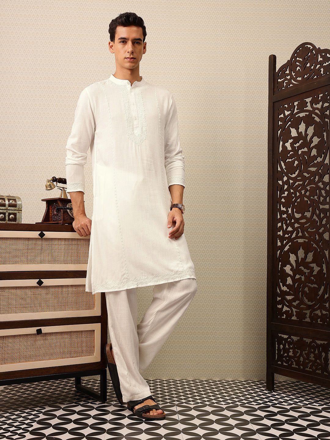House of Pataudi Floral Embroidered Jashn Kurta with Trousers