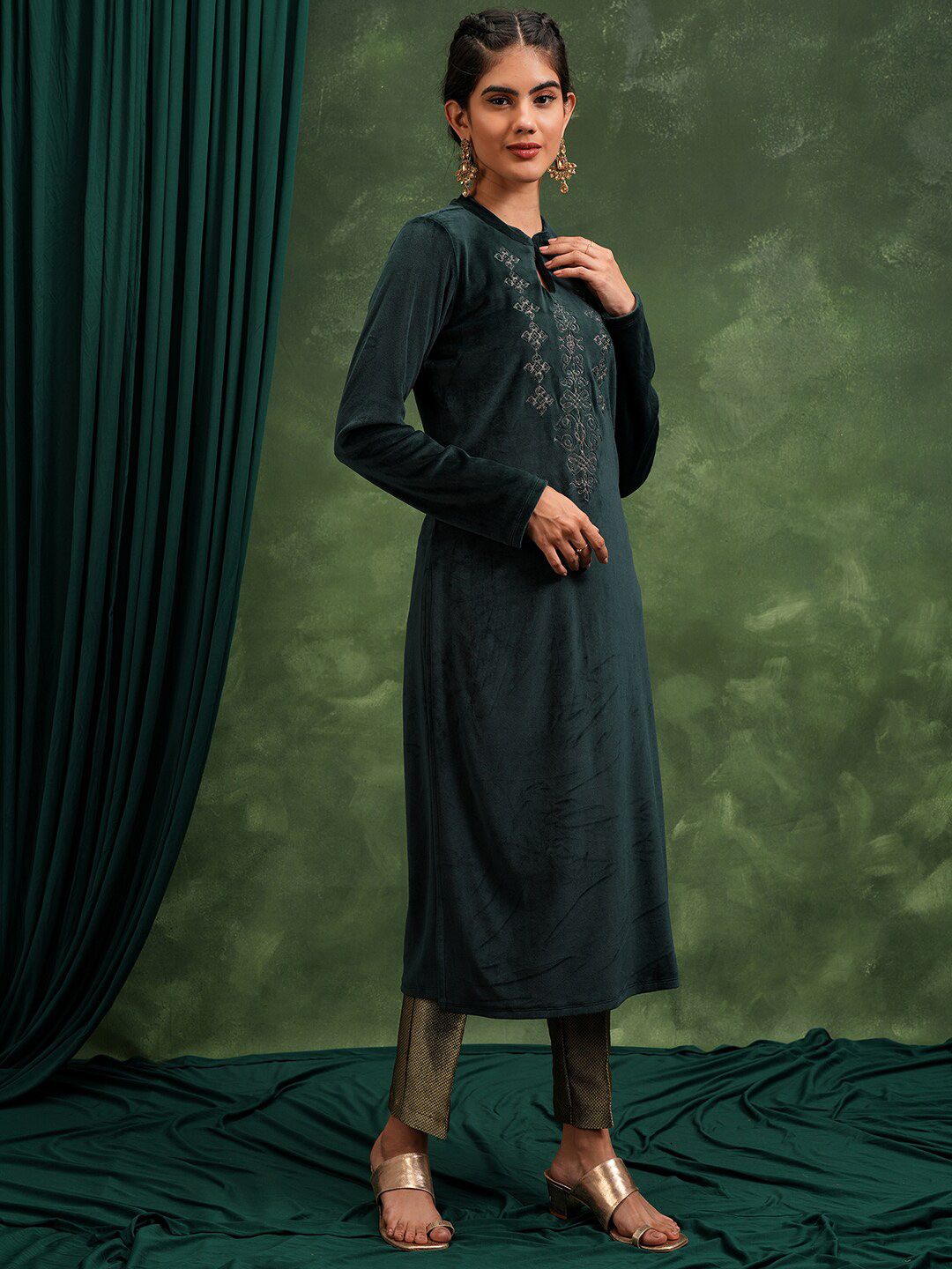 Vishudh Green Ethnic Motifs Embroidered Keyhole Neck Straight Kurta