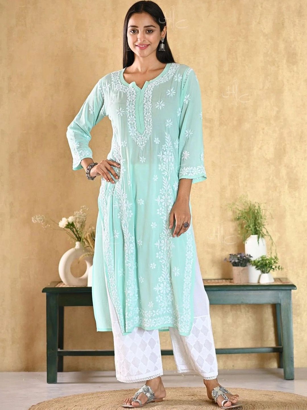 House of Chikankari Women Floral Embroidered Kurta