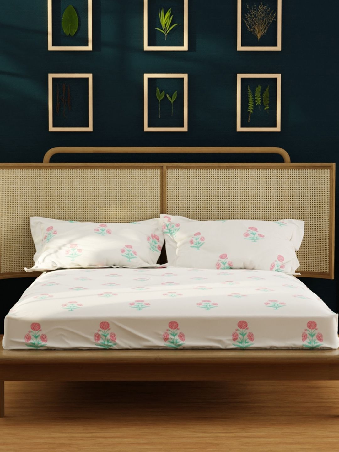 URBAN SPACE White Printed 200 TC Cotton Double King Bedsheet With 2 Pillow Covers