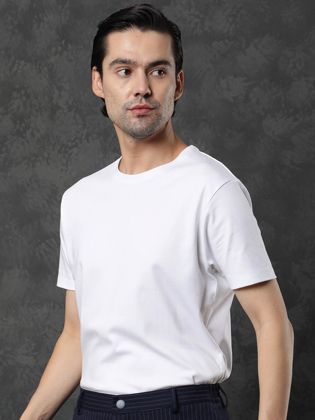 RARE RABBIT Men Gis Solid Slim Fit Cotton T-Shirt