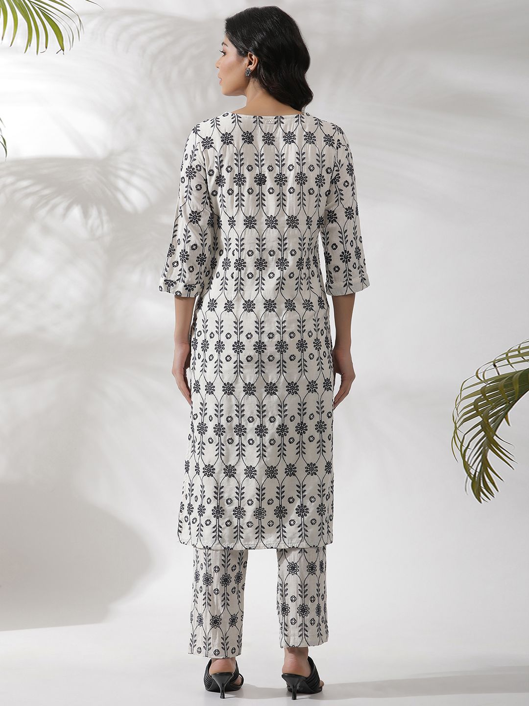 W Floral Embroidered Thread Work Straight Kurta