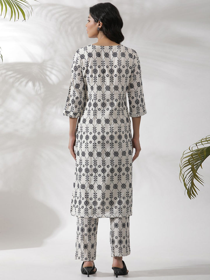 W Floral Embroidered Thread Work Straight Kurta