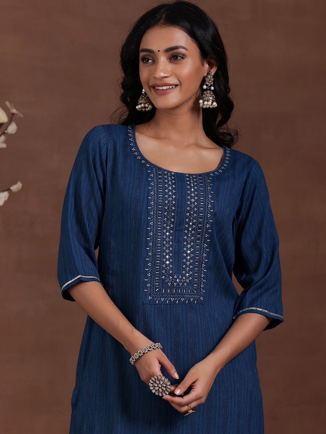 Libas Round Neck Ethnic Motifs Embroidered Dobby Straight Kurta