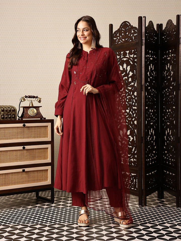 House of Pataudi Paisley Embroidered Sequinned Jashn Kurta with Trousers & With Dupatta