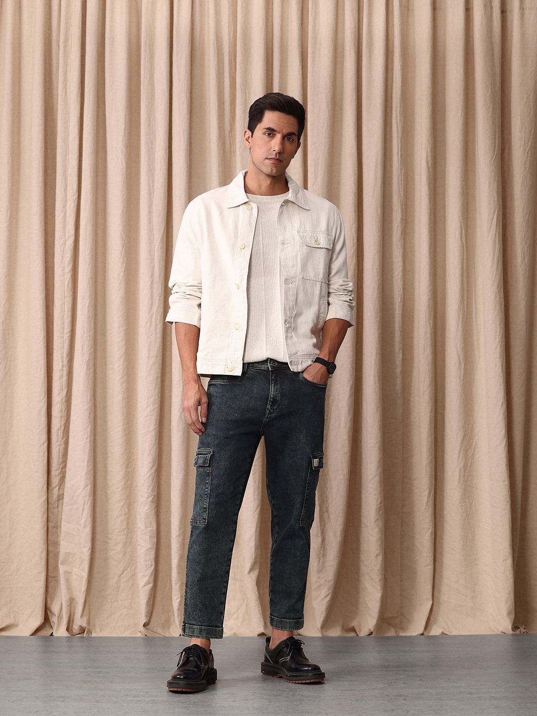 Mr Bowerbird Men Tapered Fit Mid-Rise Light Fade Cropped Stretchable Cargo Styles Jeans