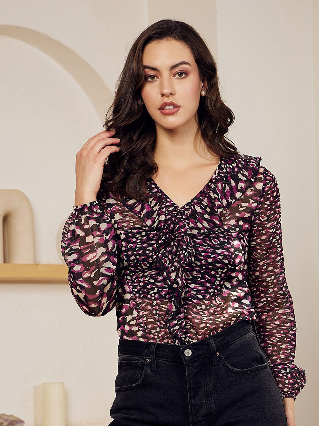 Berrylush Black Animal Printed V-Neck Puff Sleeves Ruffles Top