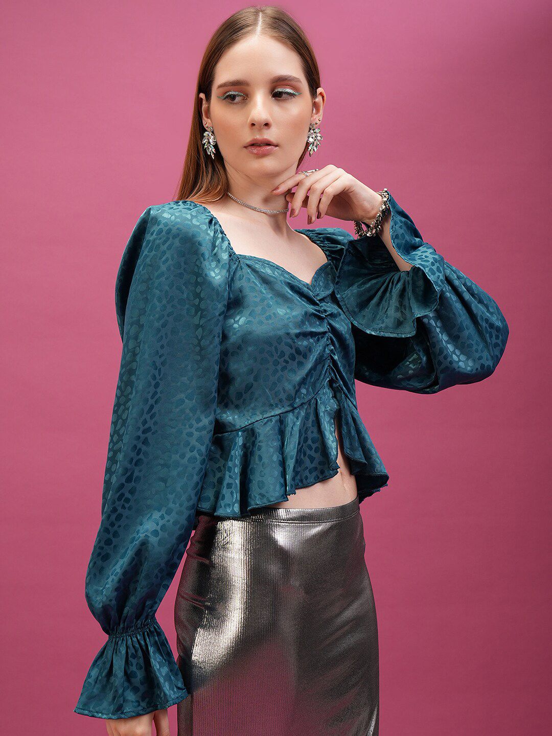 Tokyo Talkies Sweetheart Leher Lengan Loceng Ruched Ruffled Top