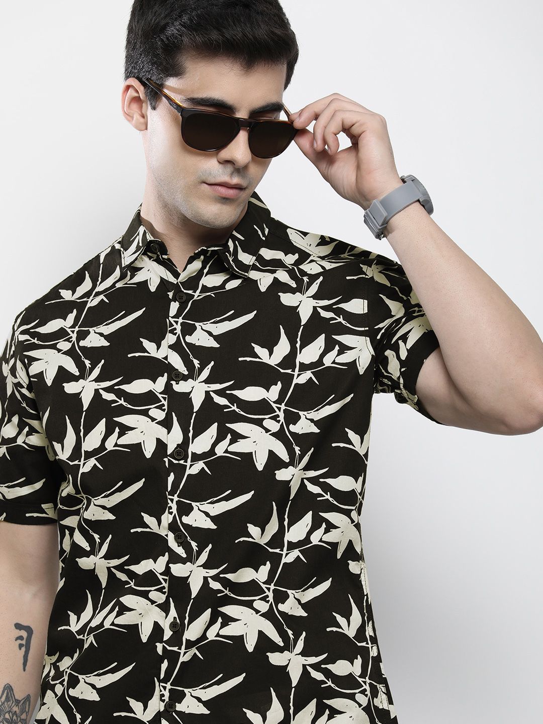 The Indian Garage Co Men Regular Fit Floral Printed Resortwear Shirt