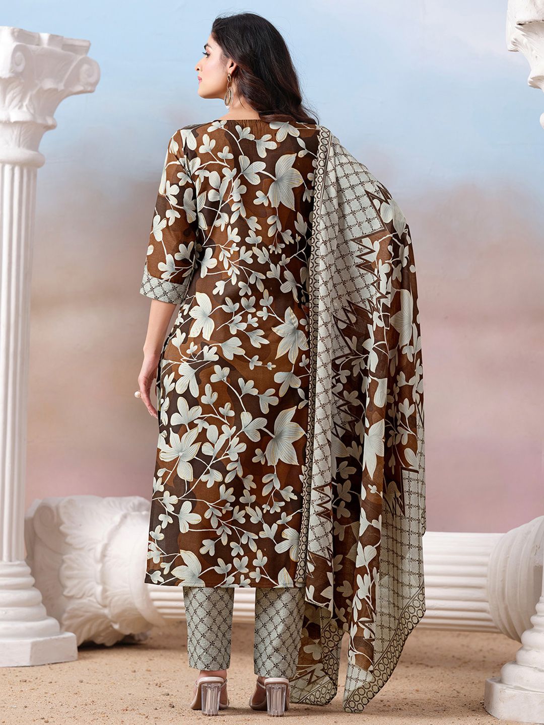 Varanga Women Floral Printed Regular Kurta with Trousers & With Dupatta