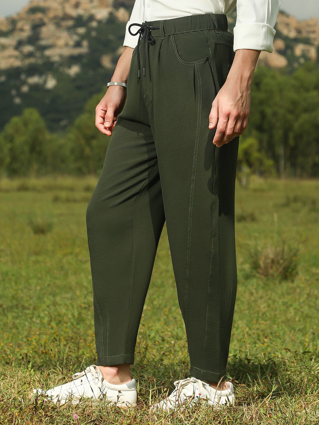 Campus Sutra Men Relaxed Fit Mid-Rise Trousers