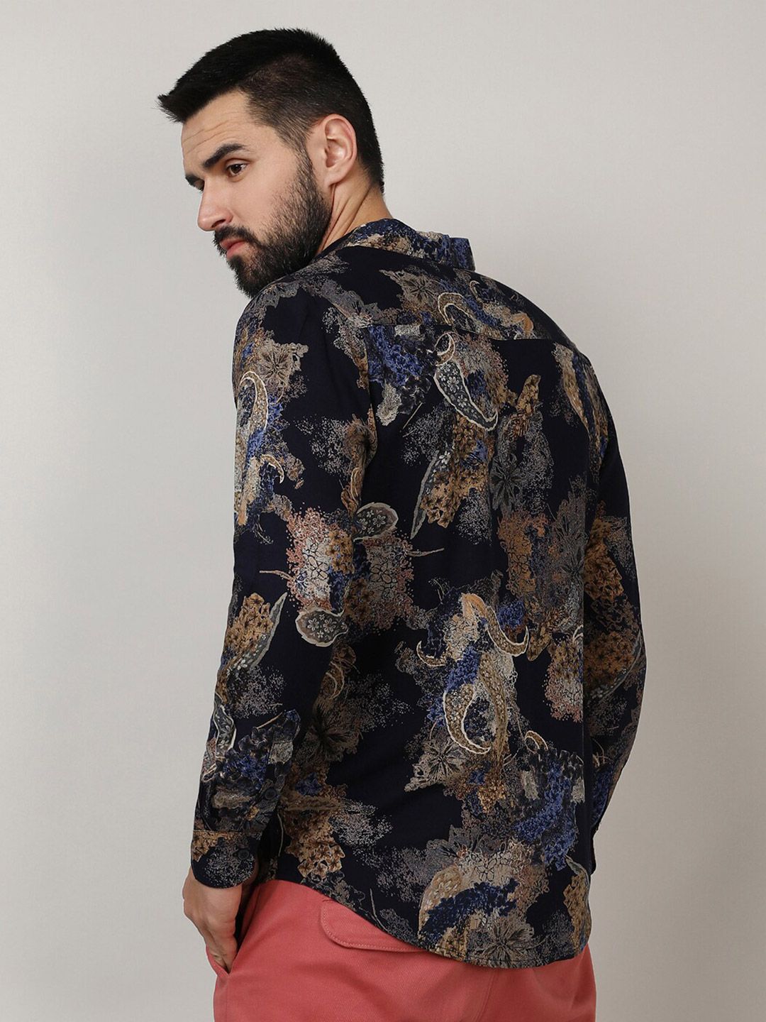 Campus Sutra Black Classic Floral Printed Spread Collar Casual Shirt