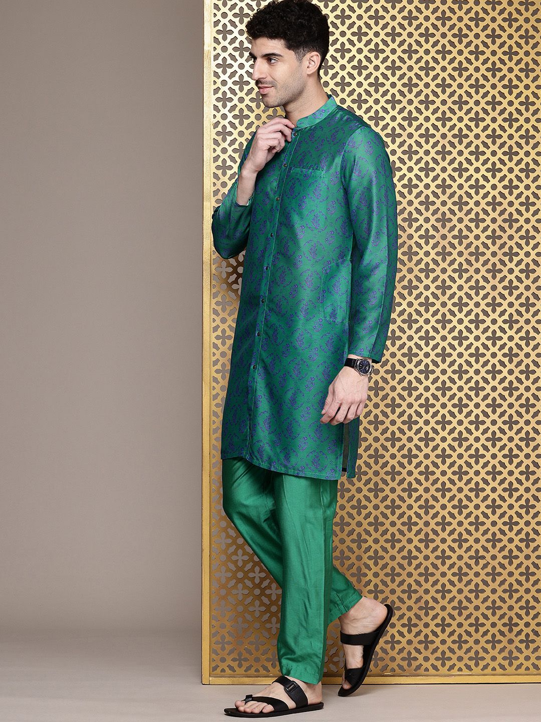 House of Pataudi Floral Printed Mandarin Collar Regular Jashn Kurta with Trousers