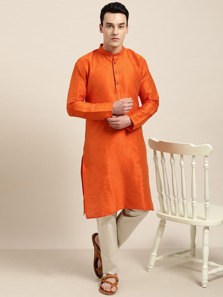 SOJANYA Kurta Lurus Tenunan Oren Lelaki
