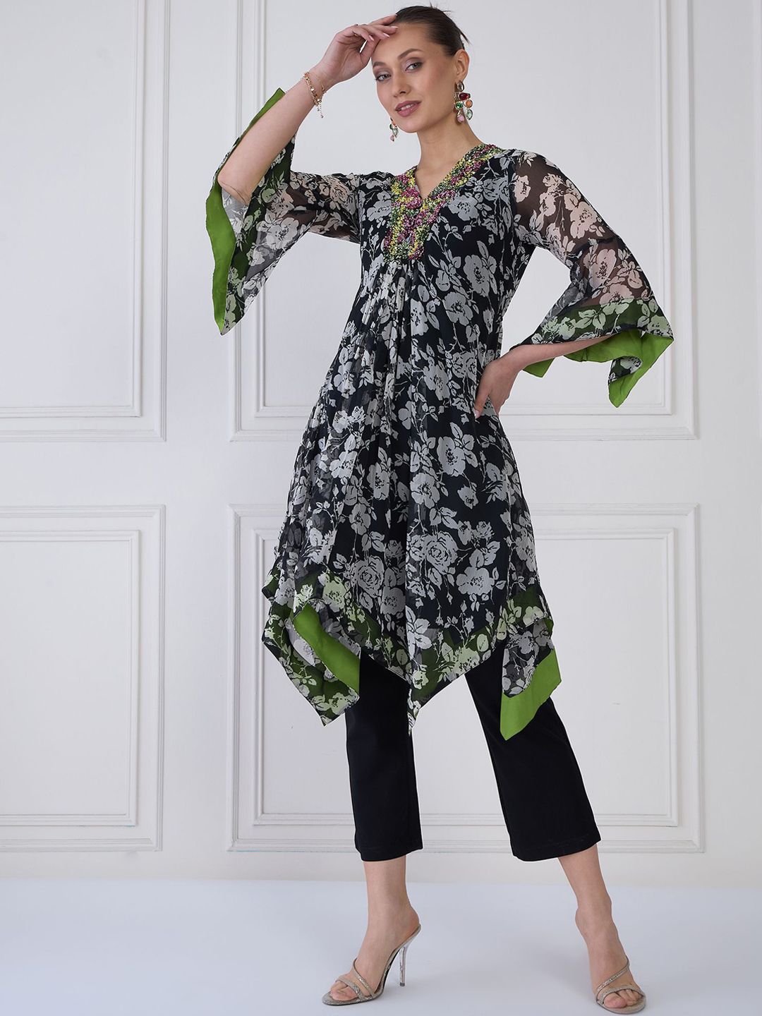 Antheaa Floral Printed Top & Trousers Co-Ords Set