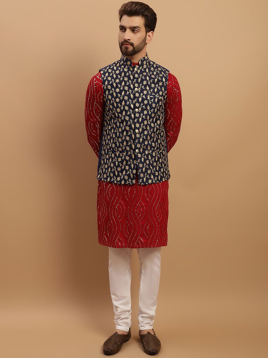 SOJANYA Motif Etnik Bersulam Kurta Kapas Tulen Labuci dengan Jaket Churidar & Nehru