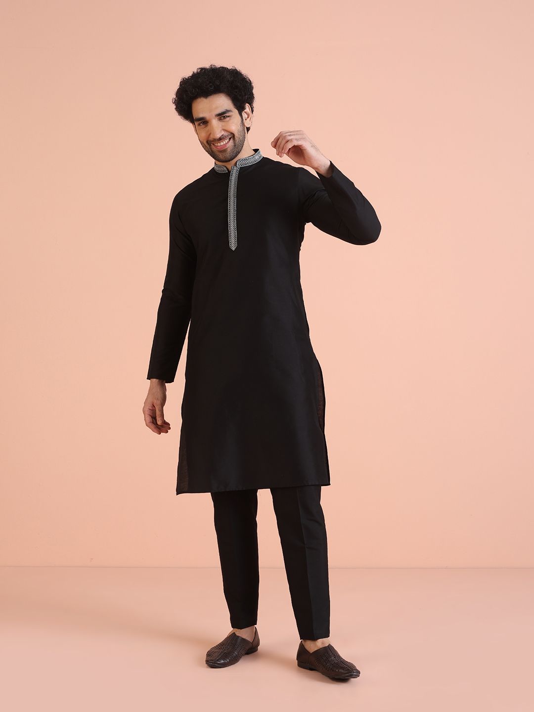 KISAH Men Solid Regular Fit Thread Work Kurta